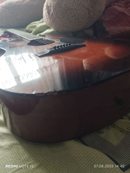 Продам гітару 3800