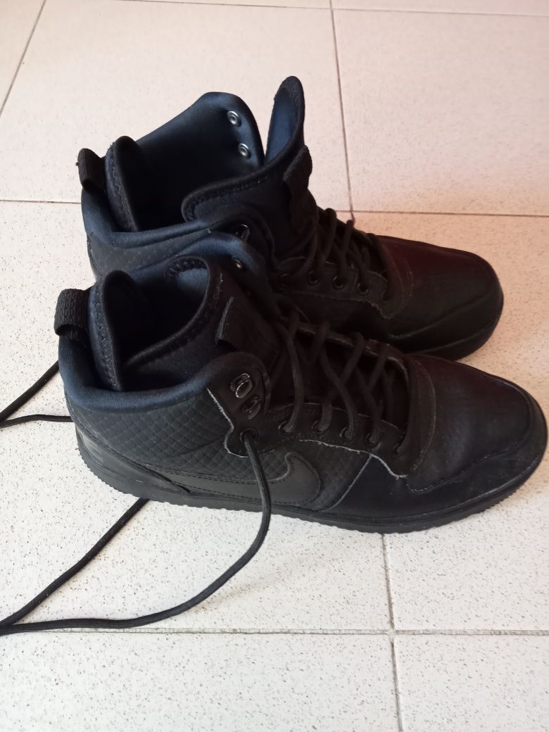 2 tenis bota Nike