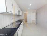 Apartamento T3 remodelado com elevador em Corroios
