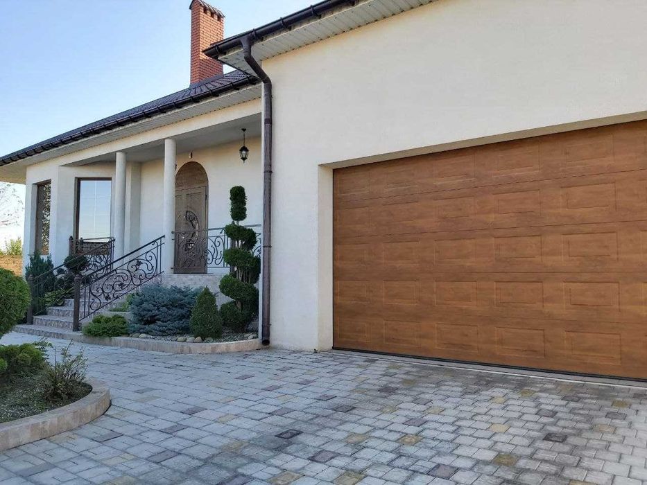 Дом хозяйский с цокольным этажом из ракушечника. Лески. Одесса