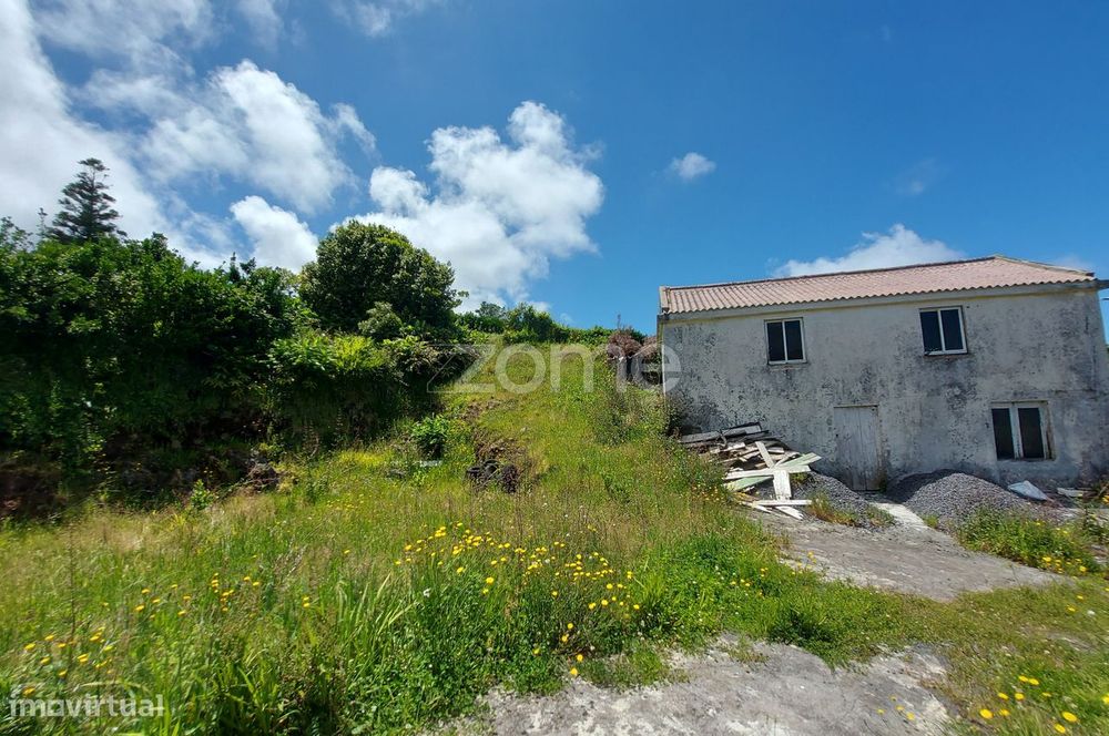 Moradia com terreno em Santo António, ilha de São Jorge