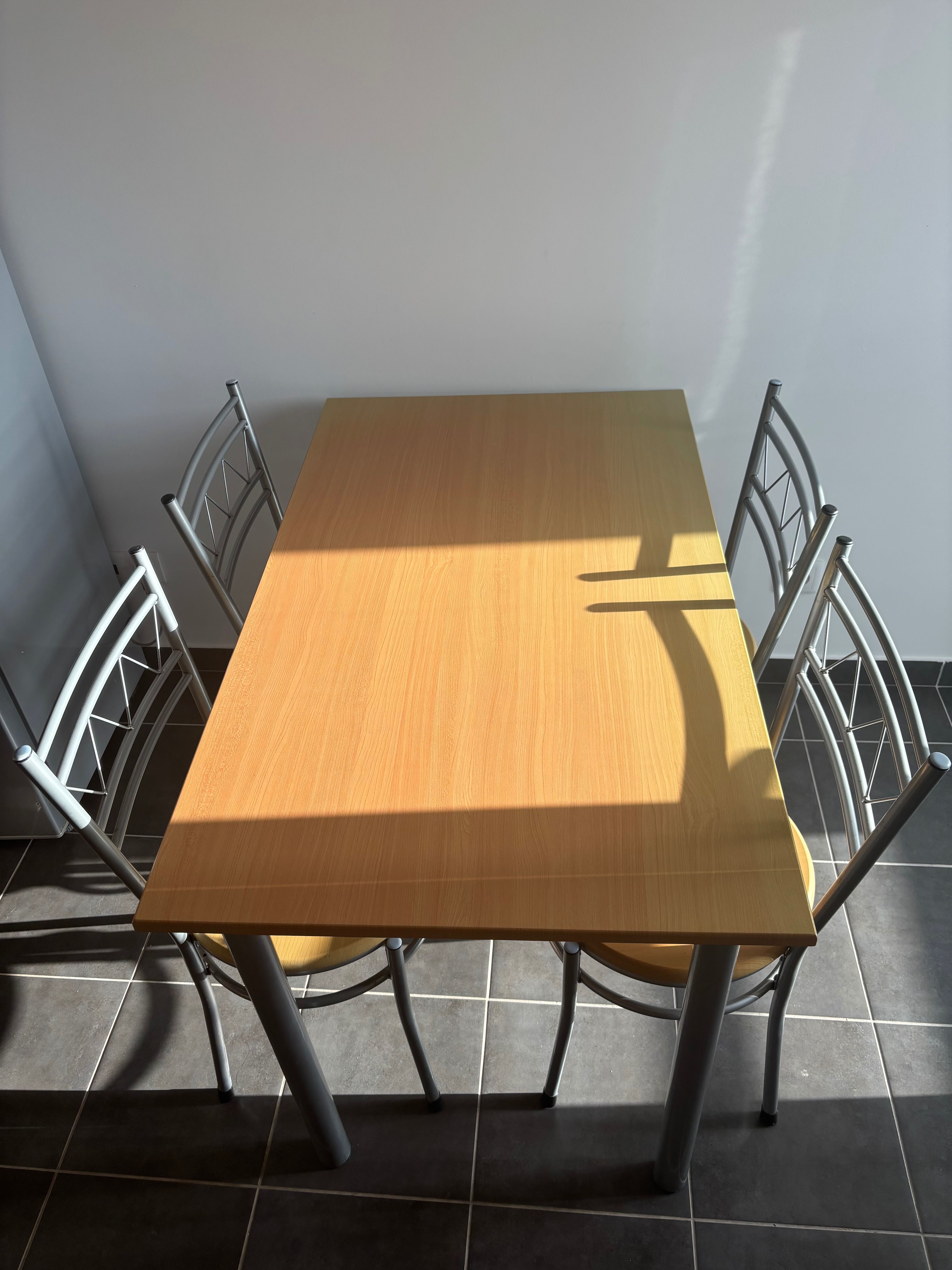 Mesa de cozinha usada