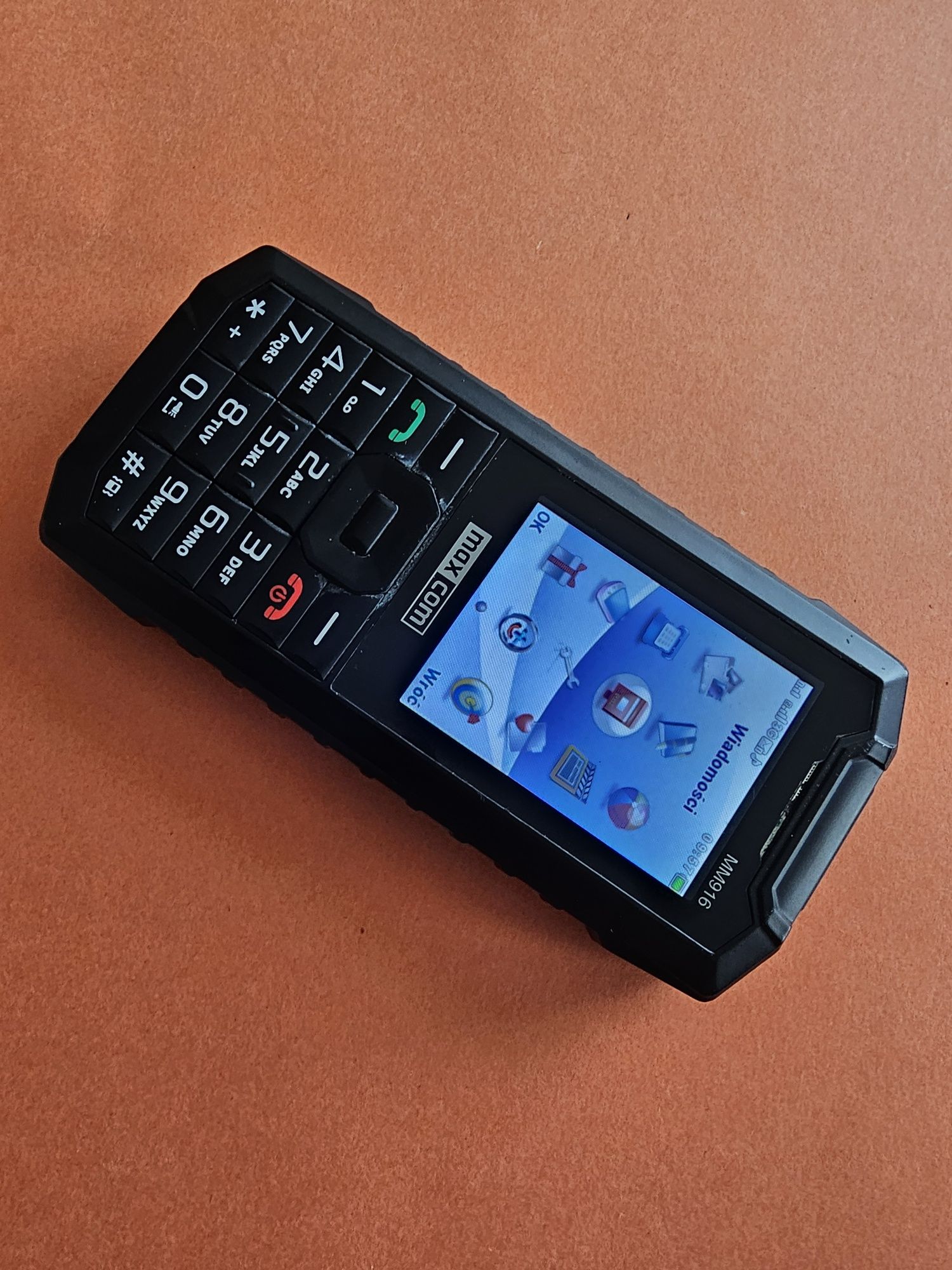 Telefon MAXCOM model MM916 – Jak Ideał.