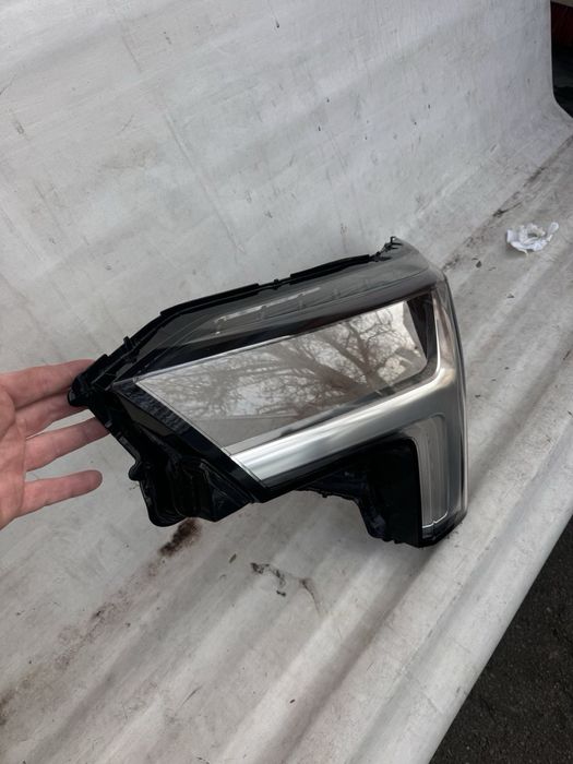 Ліва фара скло toyota tundra / Sequoia 2022-25