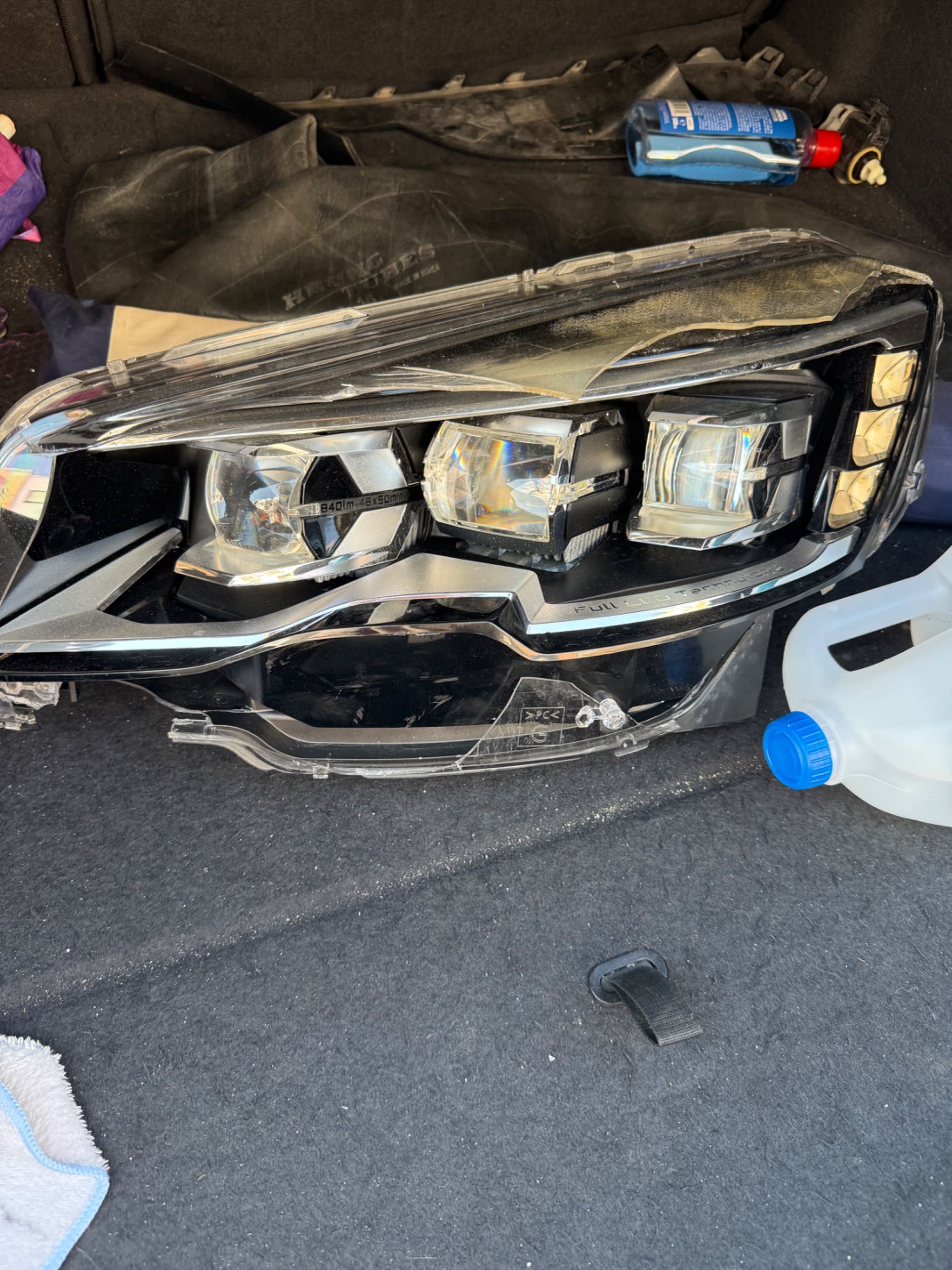 Farol Peugeot 508