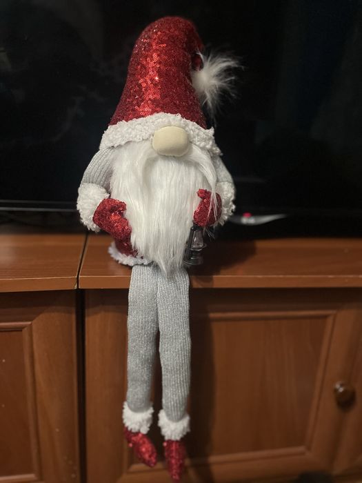 Новорічна прикраса можемо зробити лютий розмір