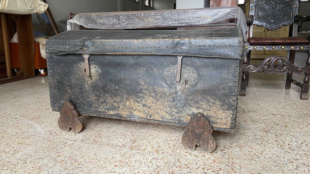 Baú em couro vintage