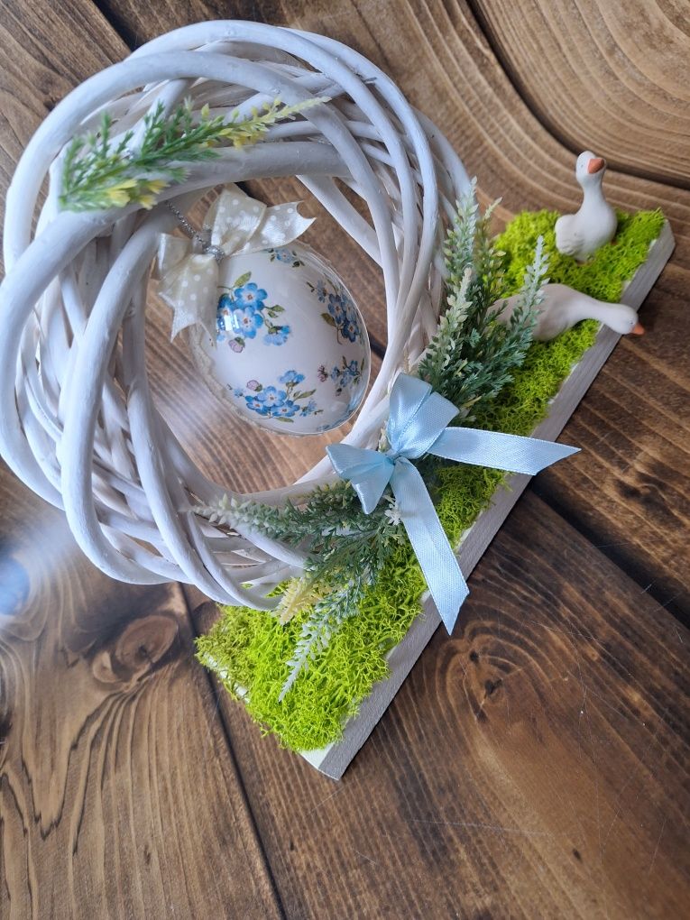 Stroik Wielkanocny z wiankiem i gąskami na mchu chrobotku - handmade