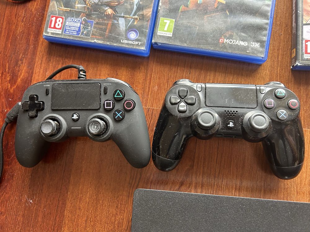 PS4 Pro 1T + 2comandos + 5 jogos
