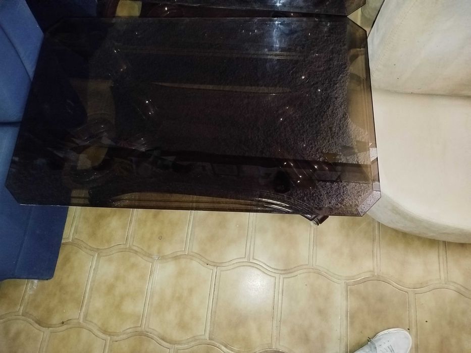 Mesa com tampo de vidro - 35 euros