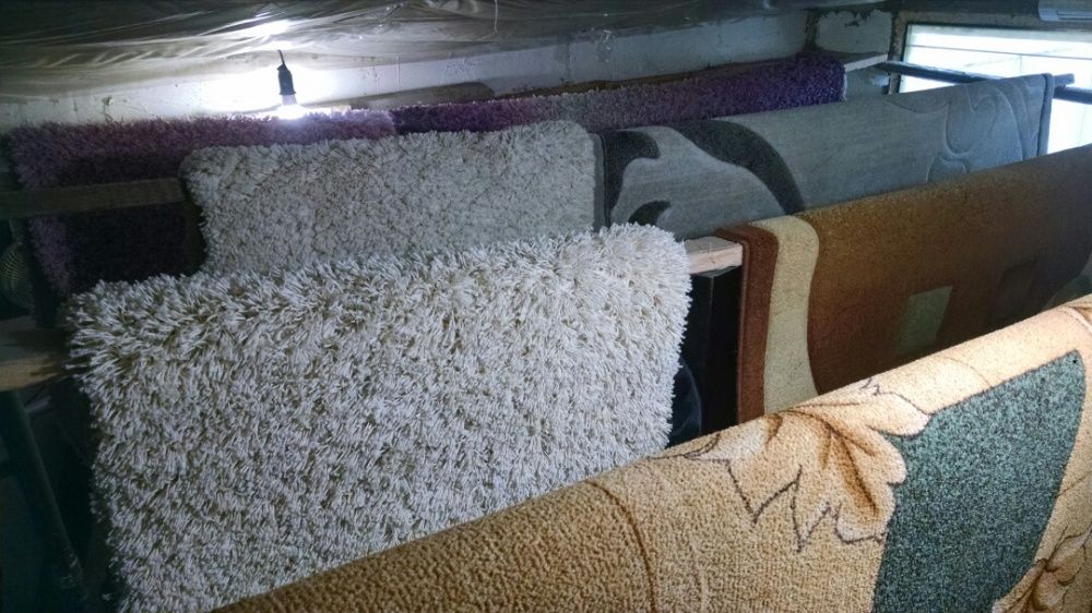 Чистка килимів, з віджимом в центрафузі. Чистка диванів, матраців.