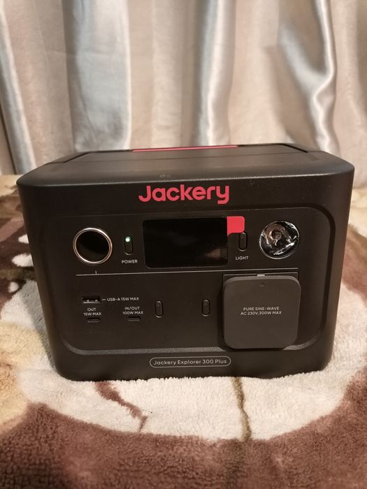 Продам зарядну станцію Jackery Explorer 300 Plus
