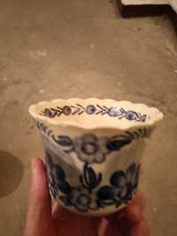 Mała porcelanowa doniczka