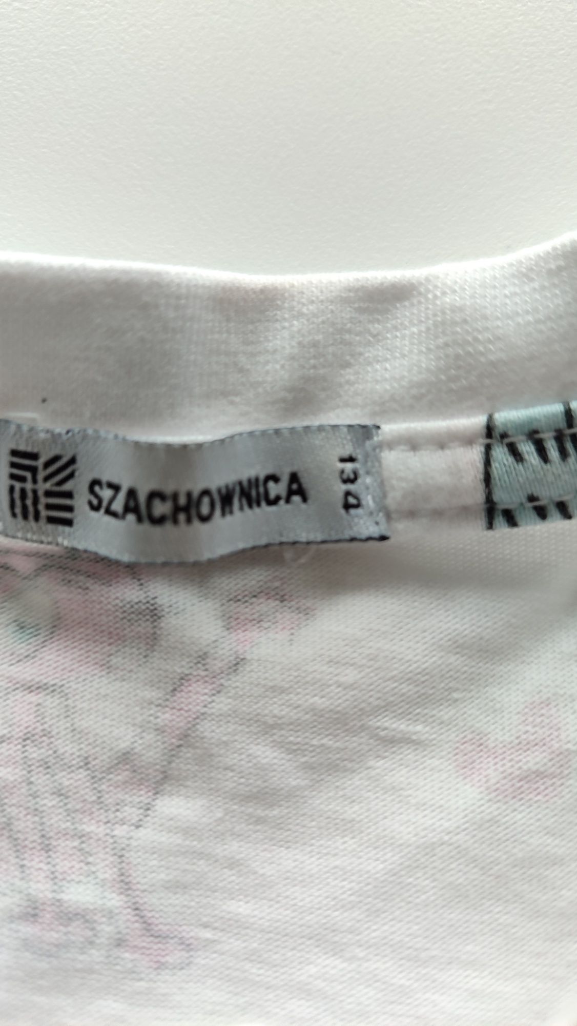 Biała koszulka koty 134 Szachownica, t-shirt, bluzka z kotami