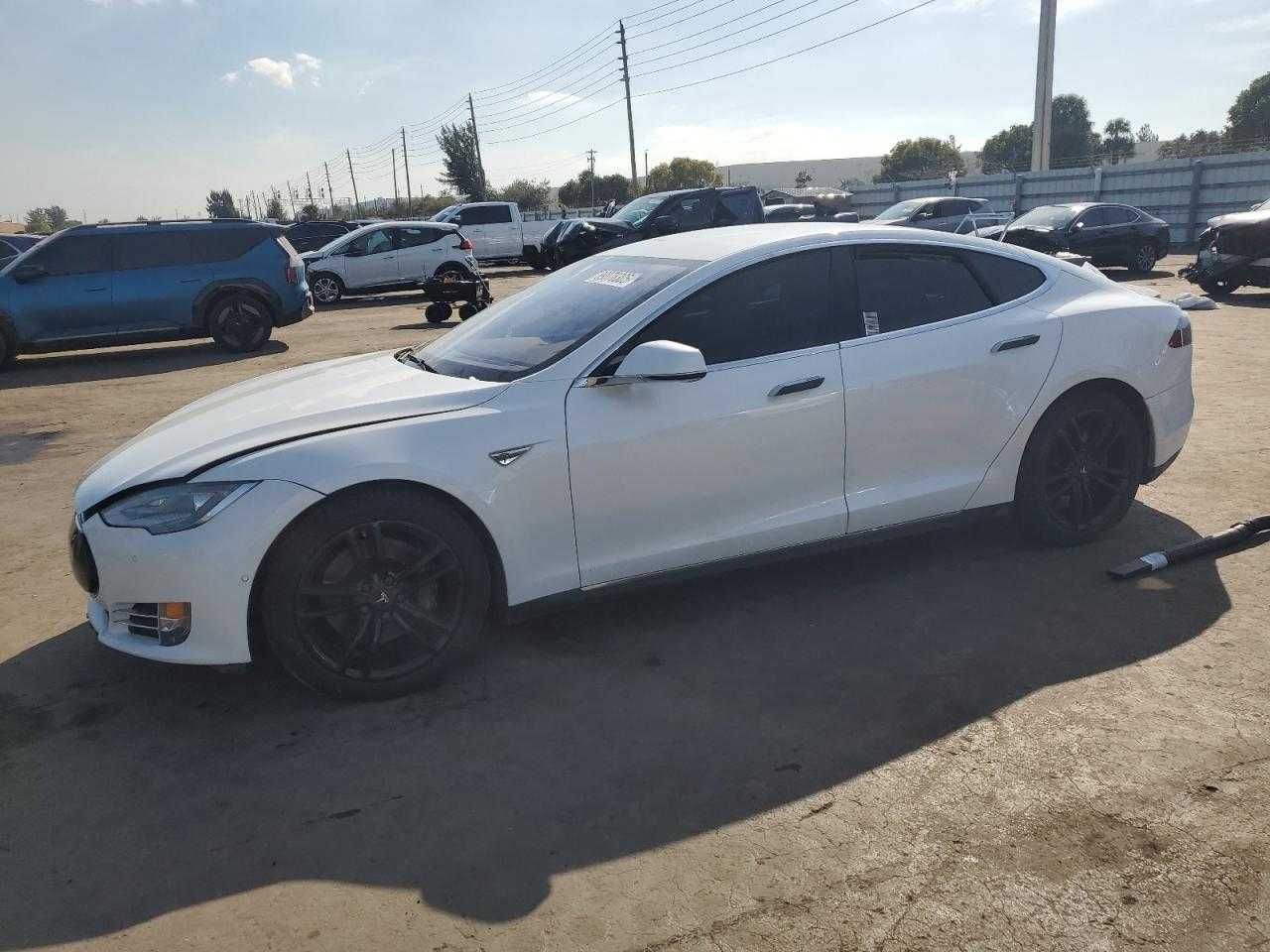 Tesla Model S 2015
