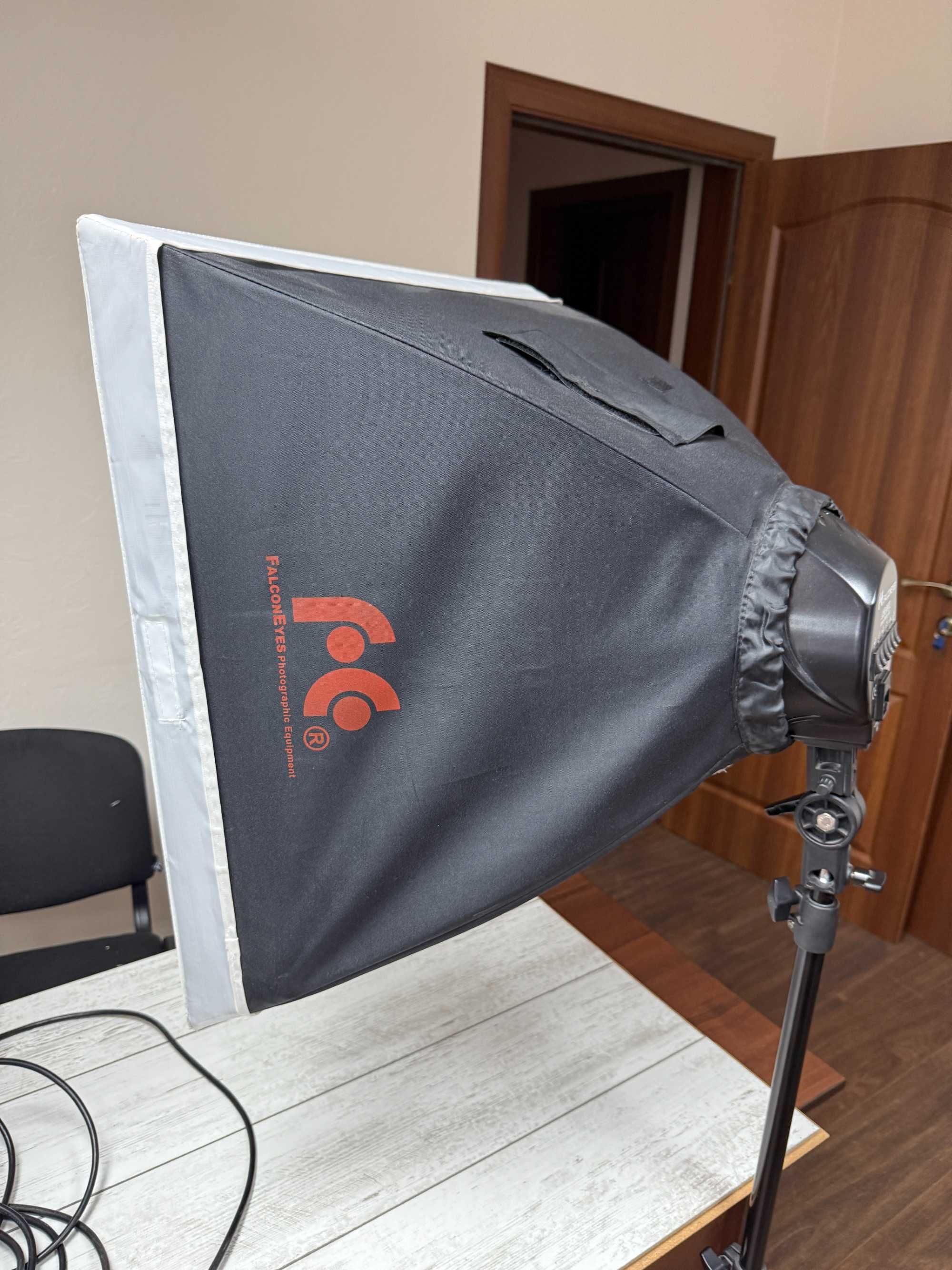 Постійне студійне світло Falcon Eyes LHD-B628 + софтбокс 60х60см