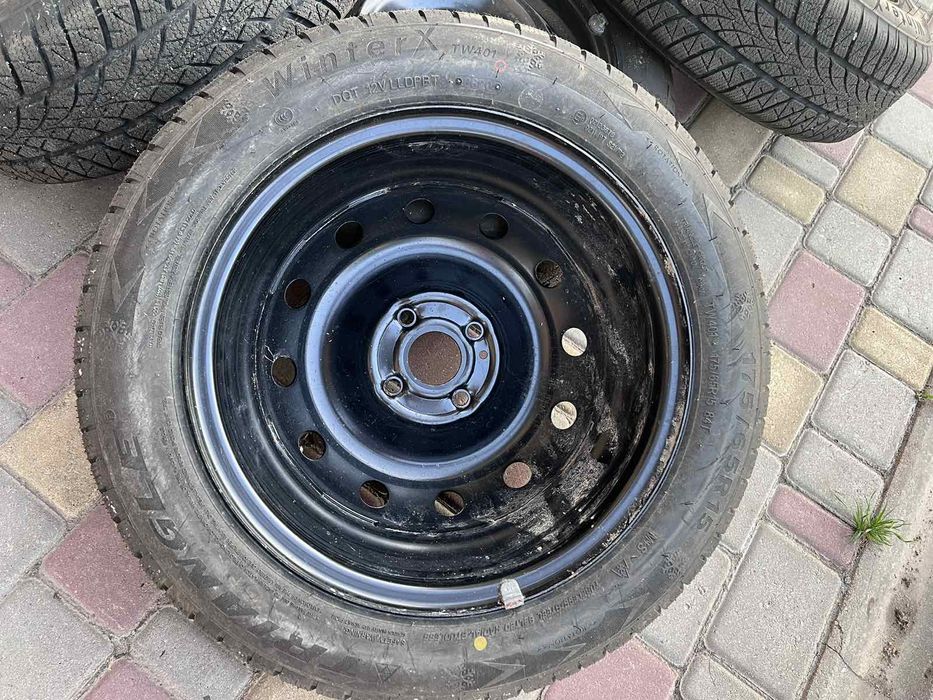 Шини з дисками (175/65/ r15) майже нові