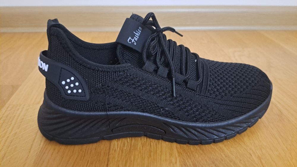 Кросівки літні жіночі