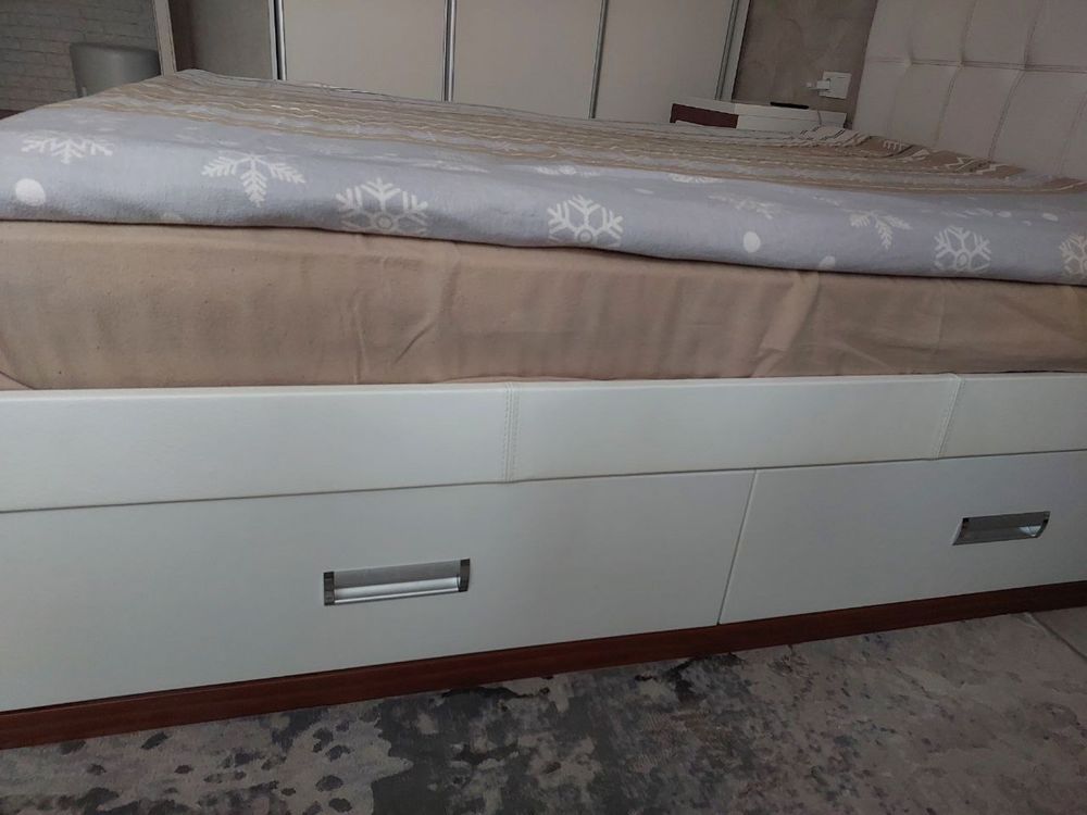 Ліжко у відмінному стані