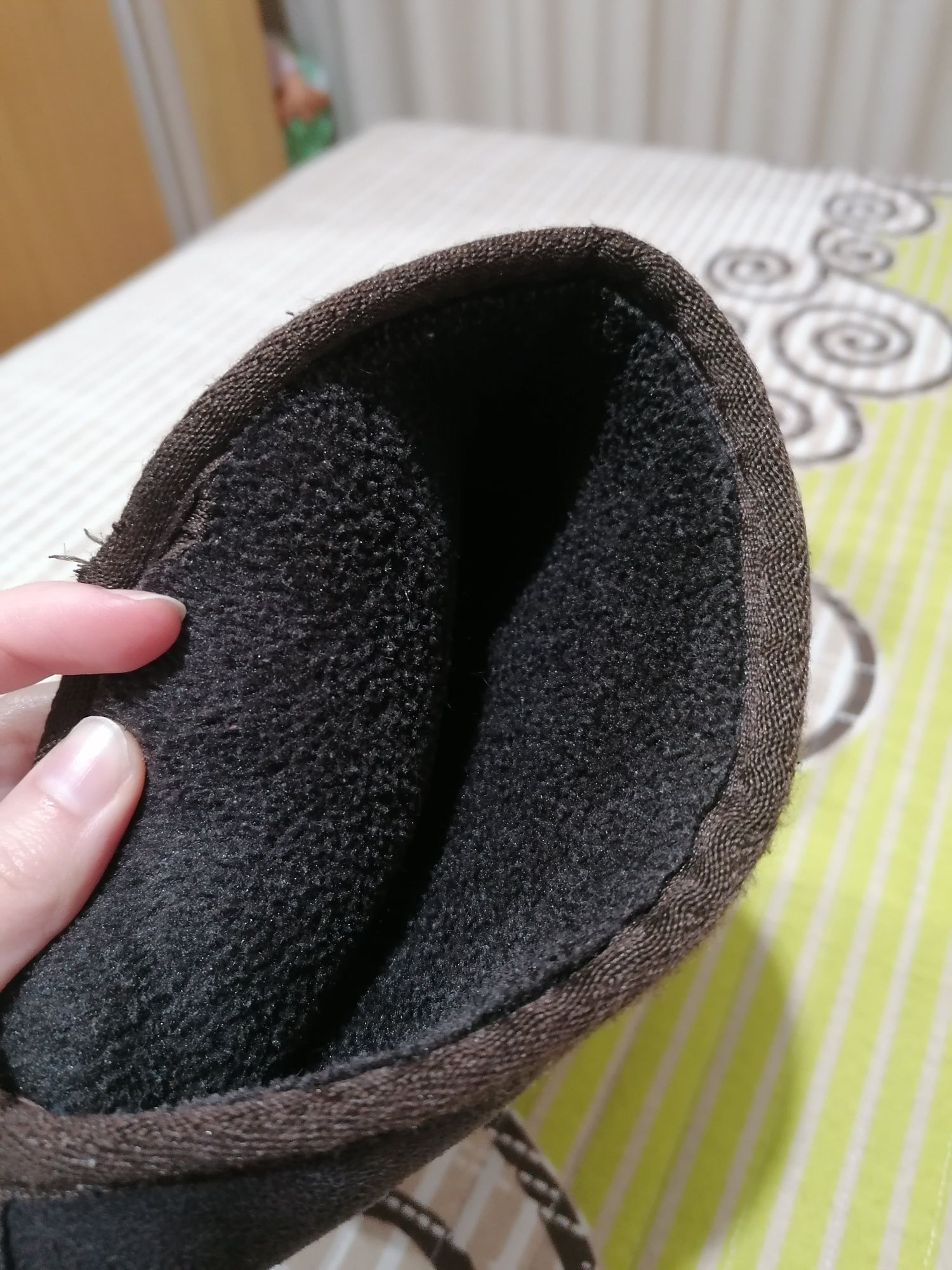Botas de cano alto castanhas
