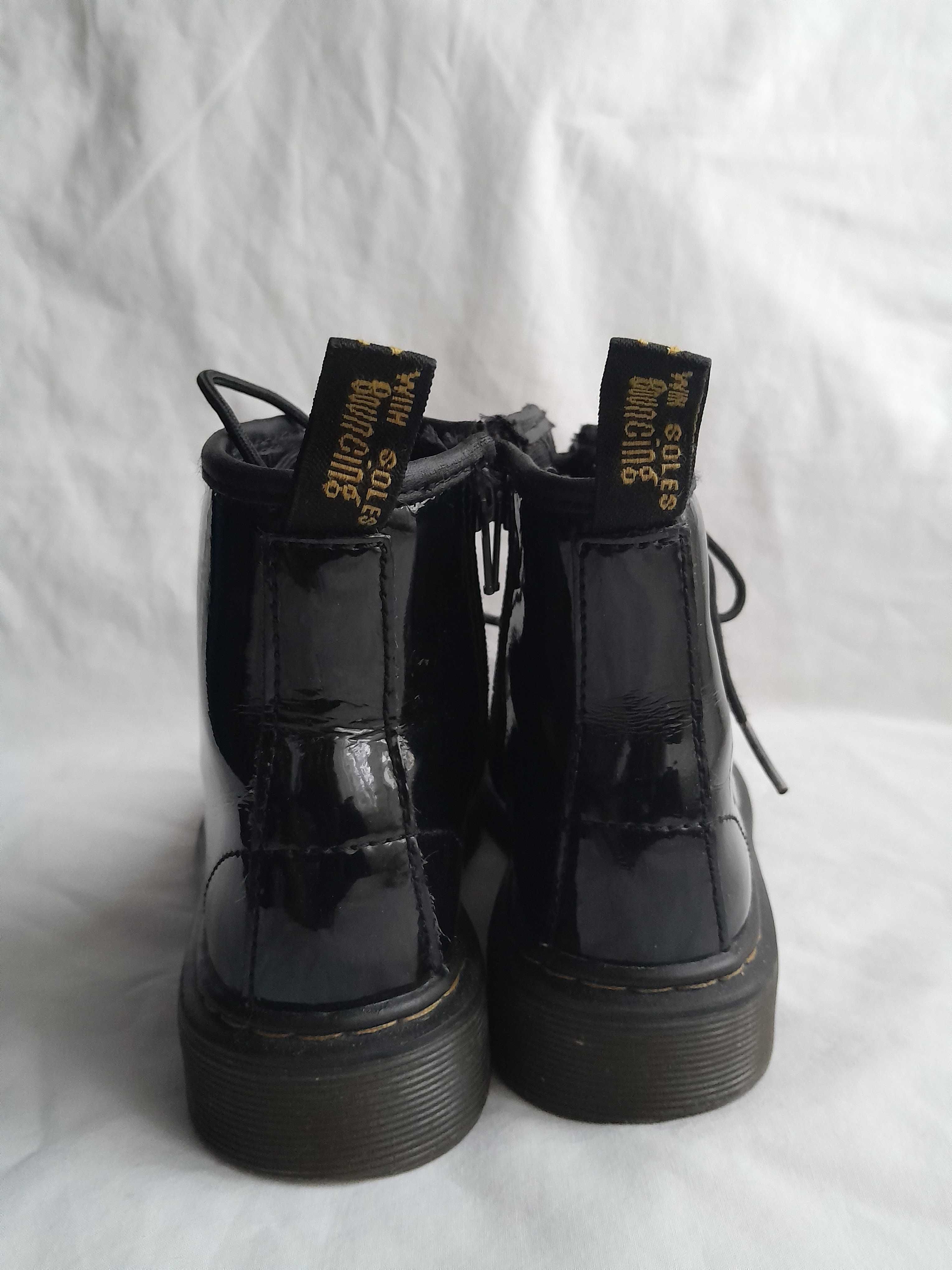 Sprzedam buty dziecięce Dr. Martens 1460 J