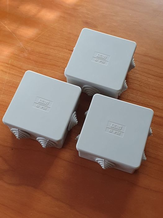 3 Caixas de Derivação Salientes IP55 (Valor Conjunto)