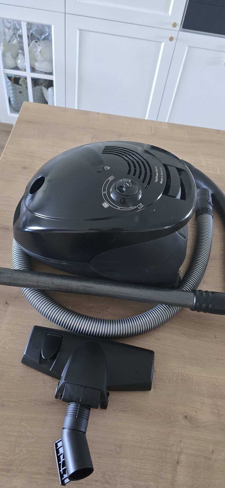 Mocny workowy odkurzacz SIEMENS Synchropower o mocy 1700W.