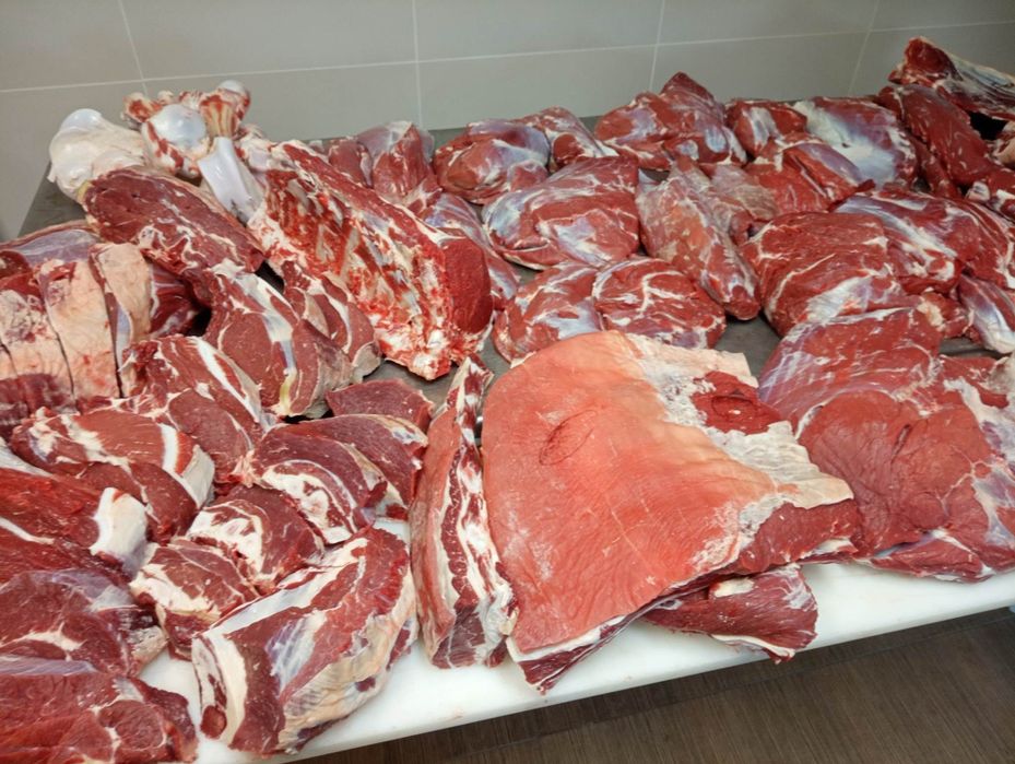 Wołowina, cielęcina, podroby, kości , wieprzowima, pieczone prosie