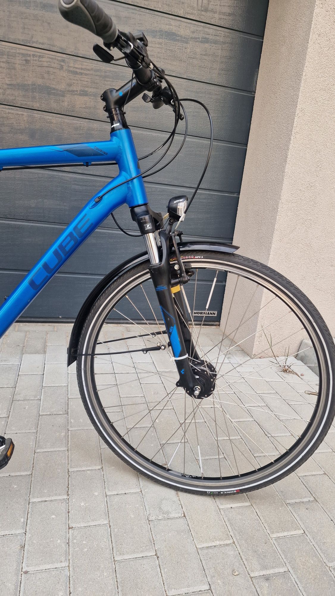Rower trekkingowy Cube TOURING 28" niebieski, r. 58 cm. Licznik GRATIS