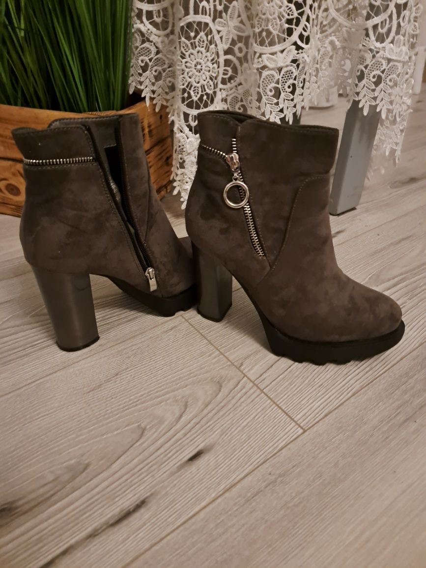 Buty nowe lekka koturna