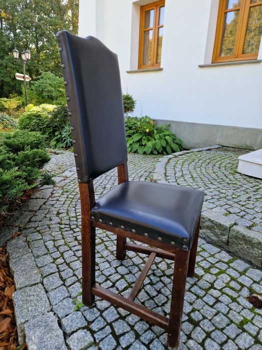 Stylowe krzesło dębowe