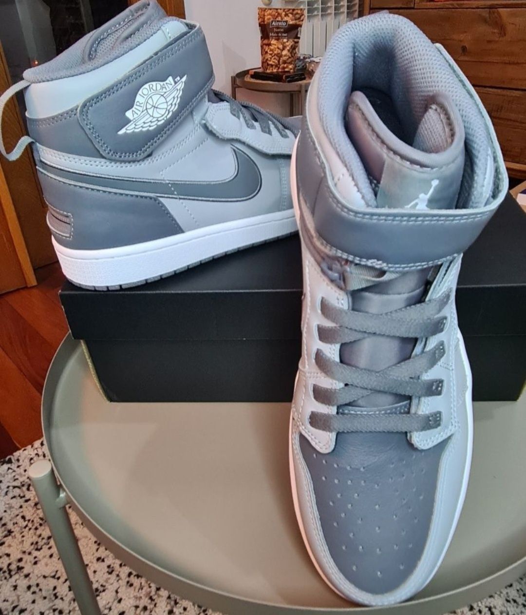 Ténis novos a estrear na caixa Nike AIR JORDAN 1 high flyease 43.