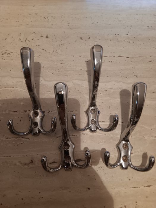 Wieszaki pokojowe meblowe