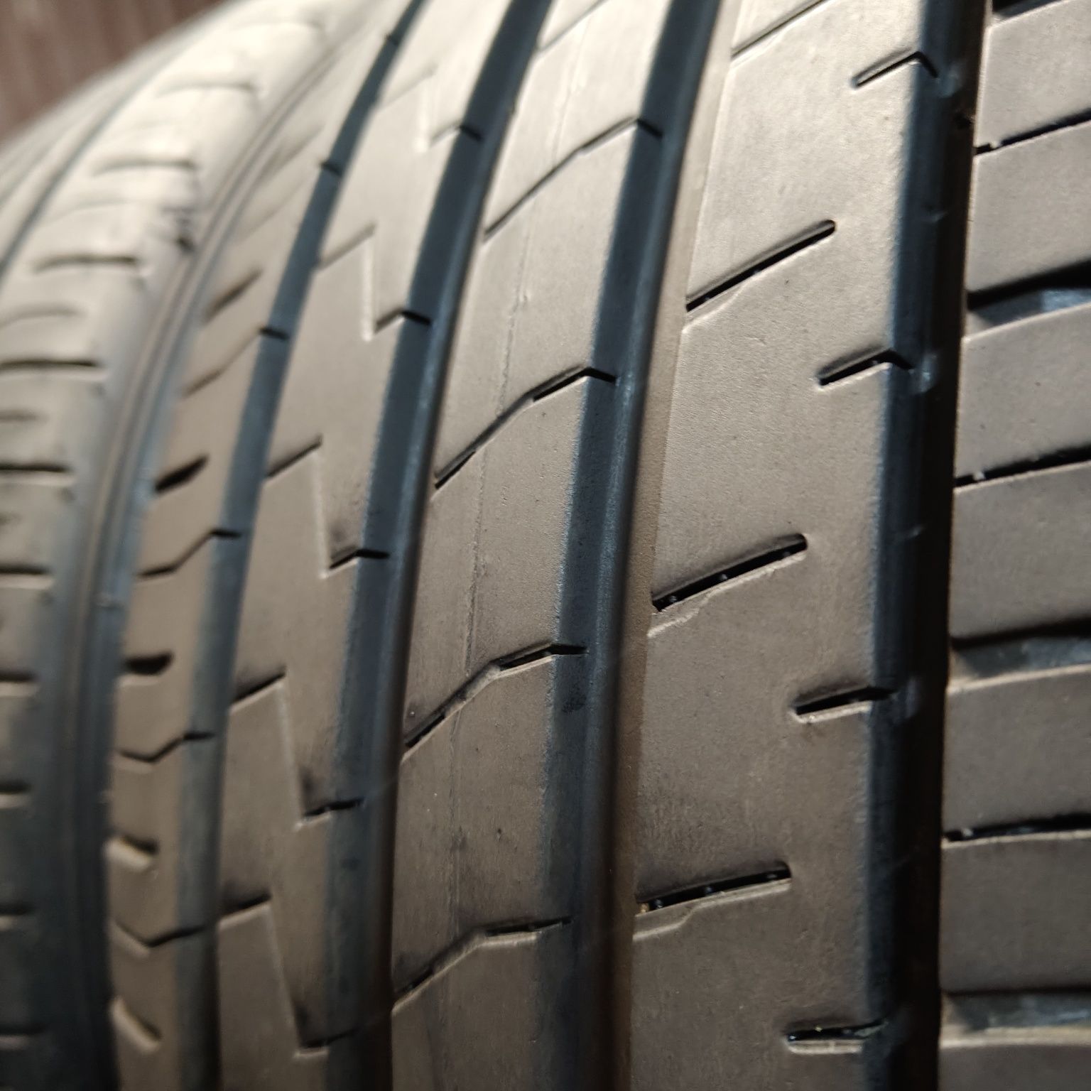 205/40/17 Sprzedam parę opon letnich Falken
