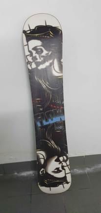 Prancha de snowboard marca “Flow 163”