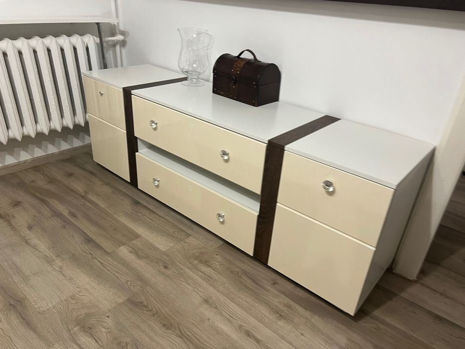 Sprzedam białą komode