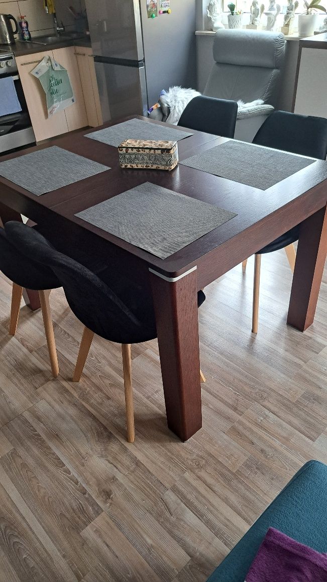 Sprzedam stół do salonu