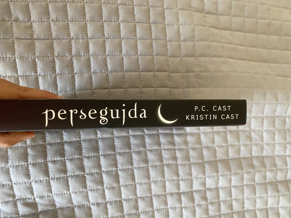 Livro perseguida saga casa da noite/house of night