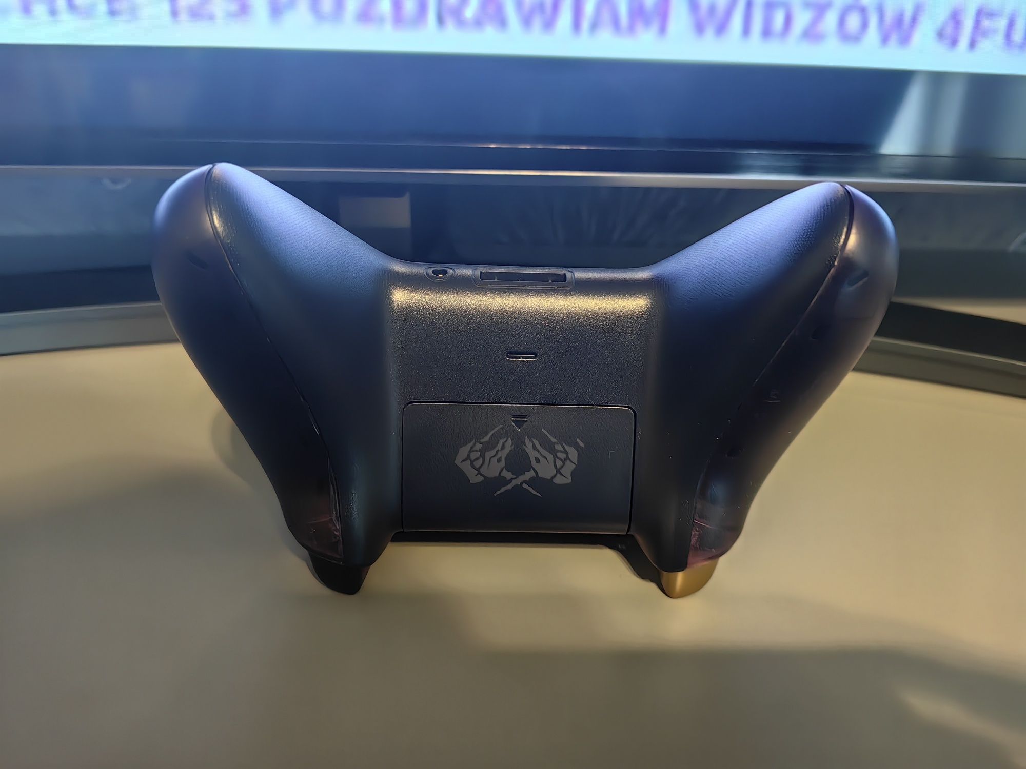 Pad Xbox Sea of Thieves limitowany