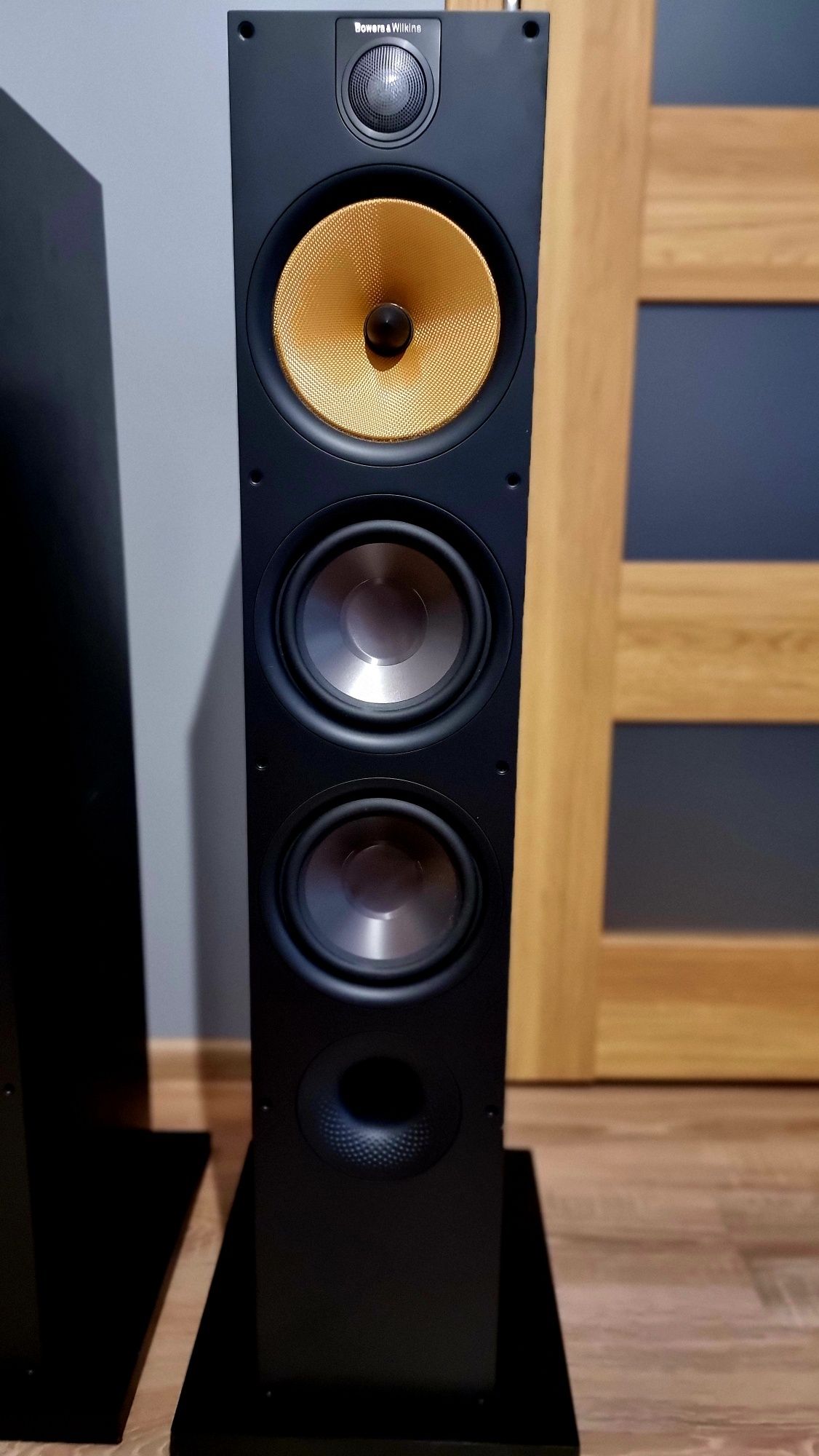 Kolumny Bowers & Wilkins 683 S2