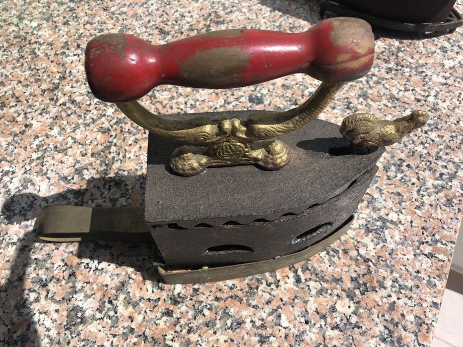 Ferro antigo pintado