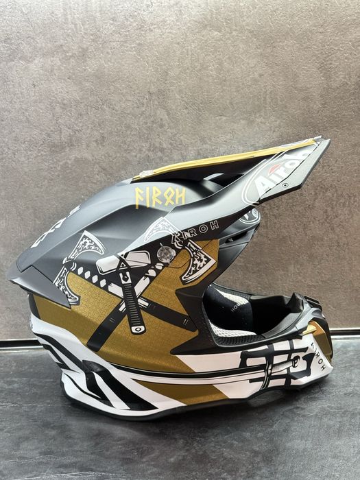 Шолом Airoh twist 2.0