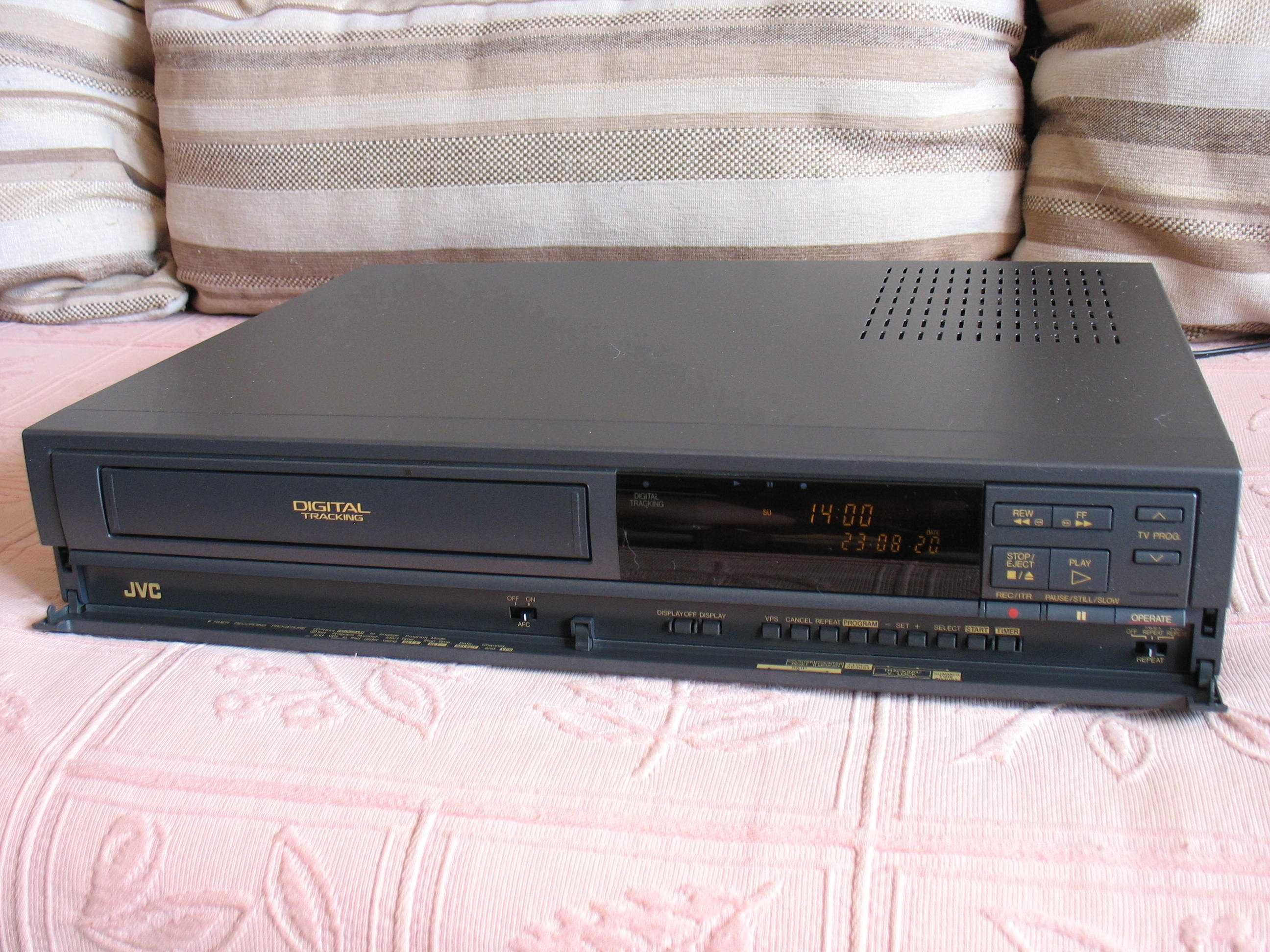 Відеомагнітофон JVC HR-D540EE