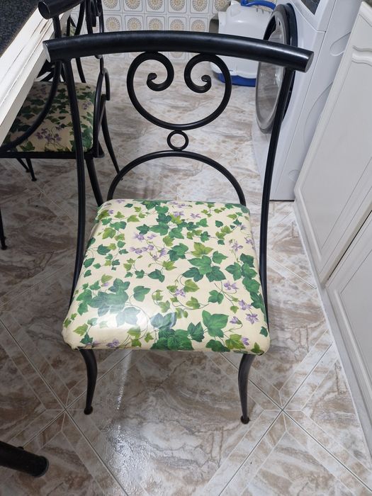 Mesa cozinha em  granito e cadeiras