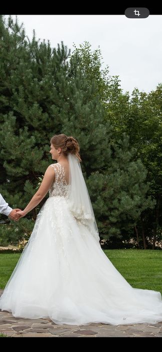 Продам весільну сукню