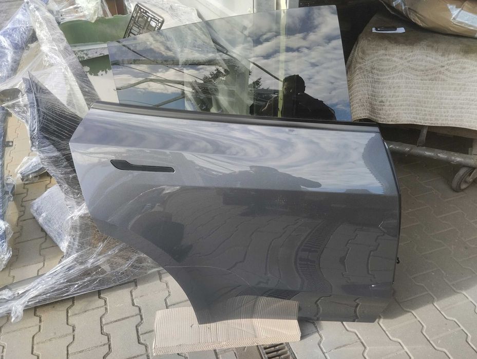 Tesla Model Y Двері Передні/Задні - рестайл дорестайл