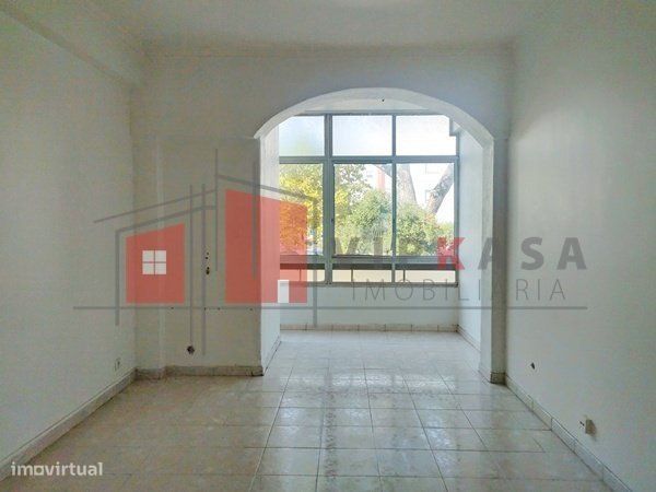 T2 em 1º andar, com arrecadação e elevador