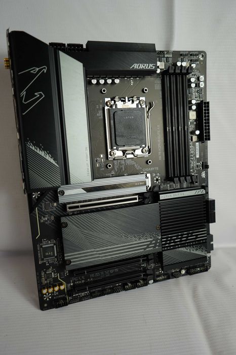 Материнська плата GiGABYTE X670 AORUS ELITE AX AM5 RYZEN