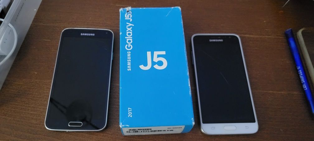 Telemóveis Samsung S5 e J5 para peças.
