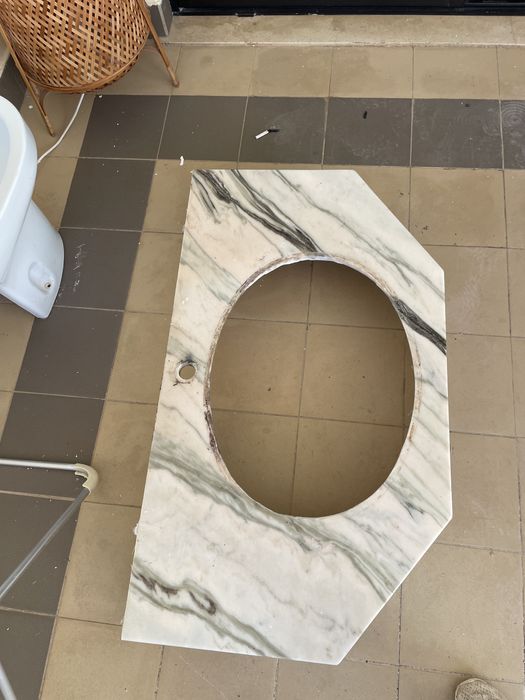 Lavatorio e base em marmore